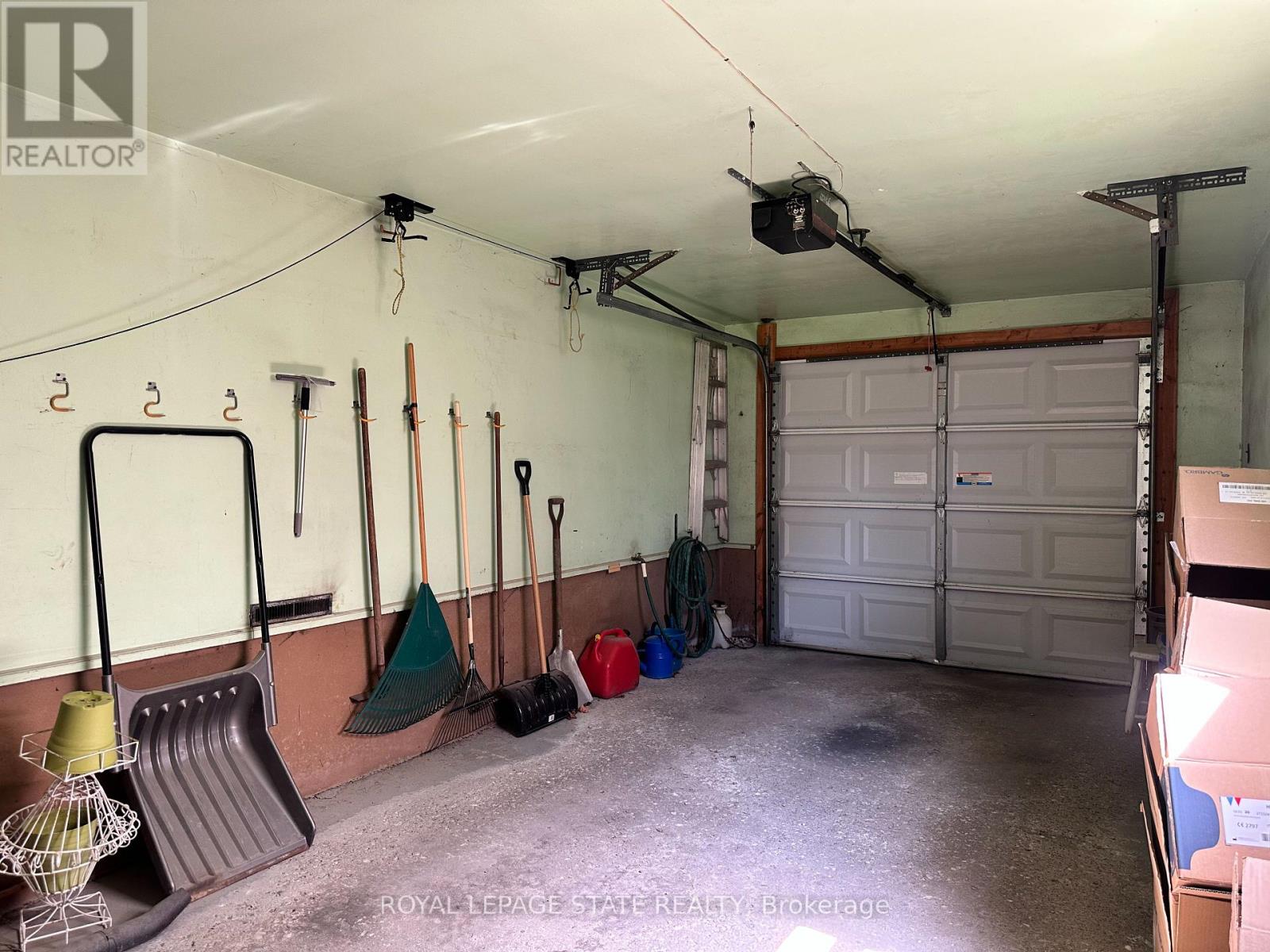 130 GARDINER AVENUE E - 31