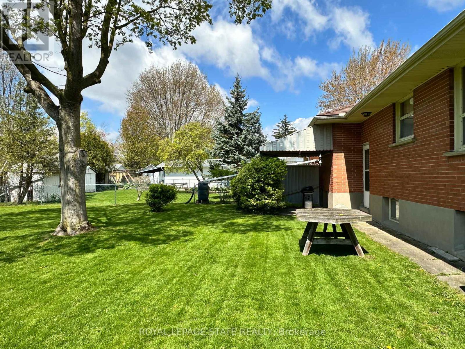 130 GARDINER AVENUE E - 38