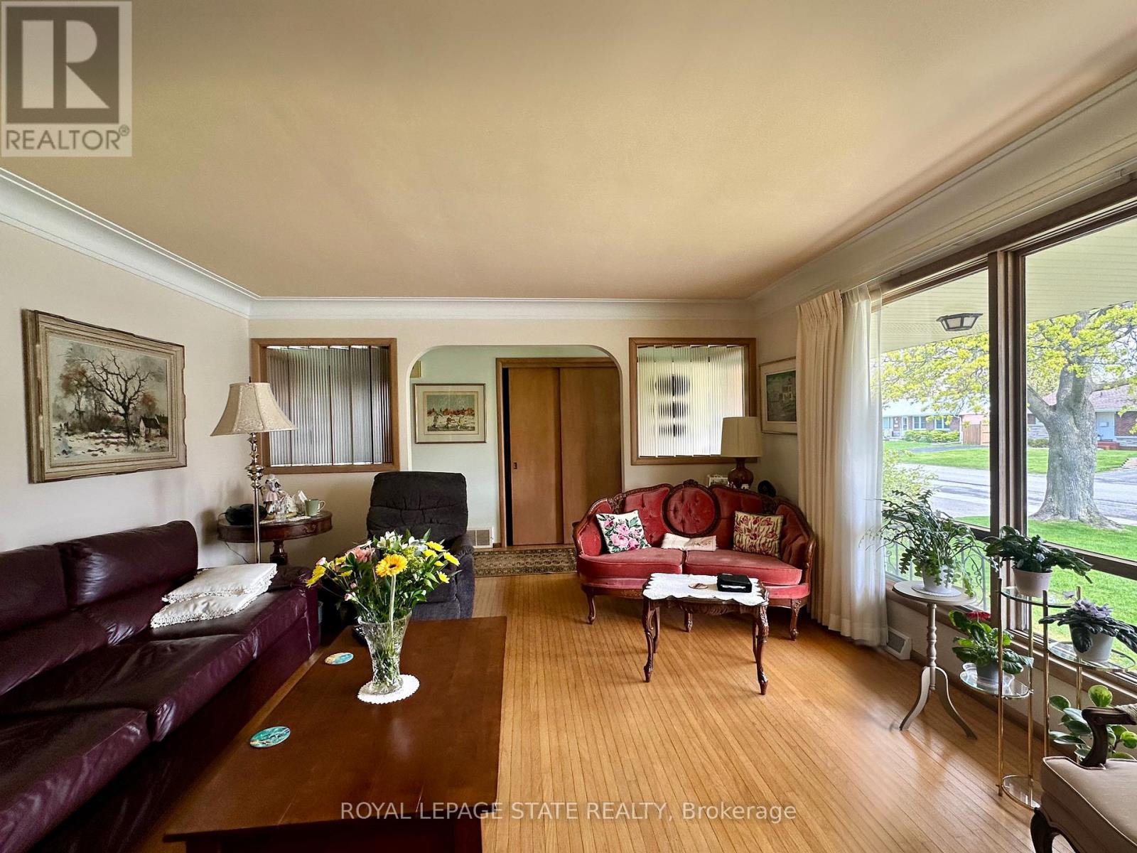 130 GARDINER AVENUE E - 12