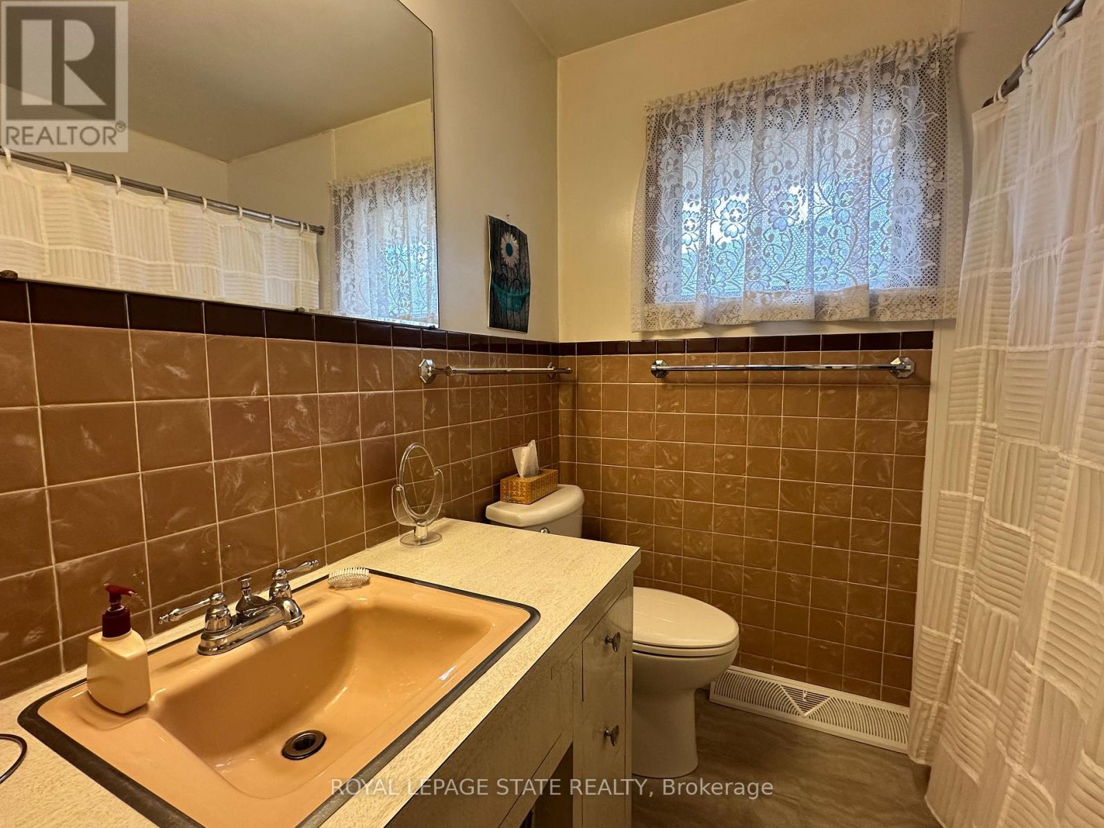130 GARDINER AVENUE E - 20