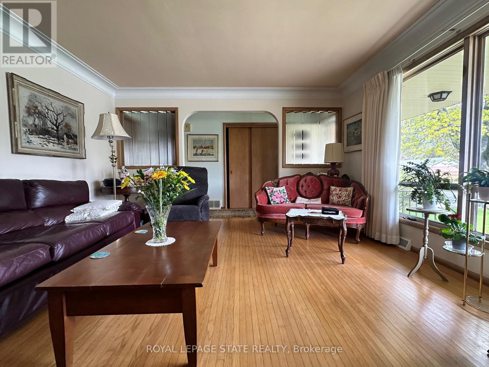 130 GARDINER AVENUE E - 10