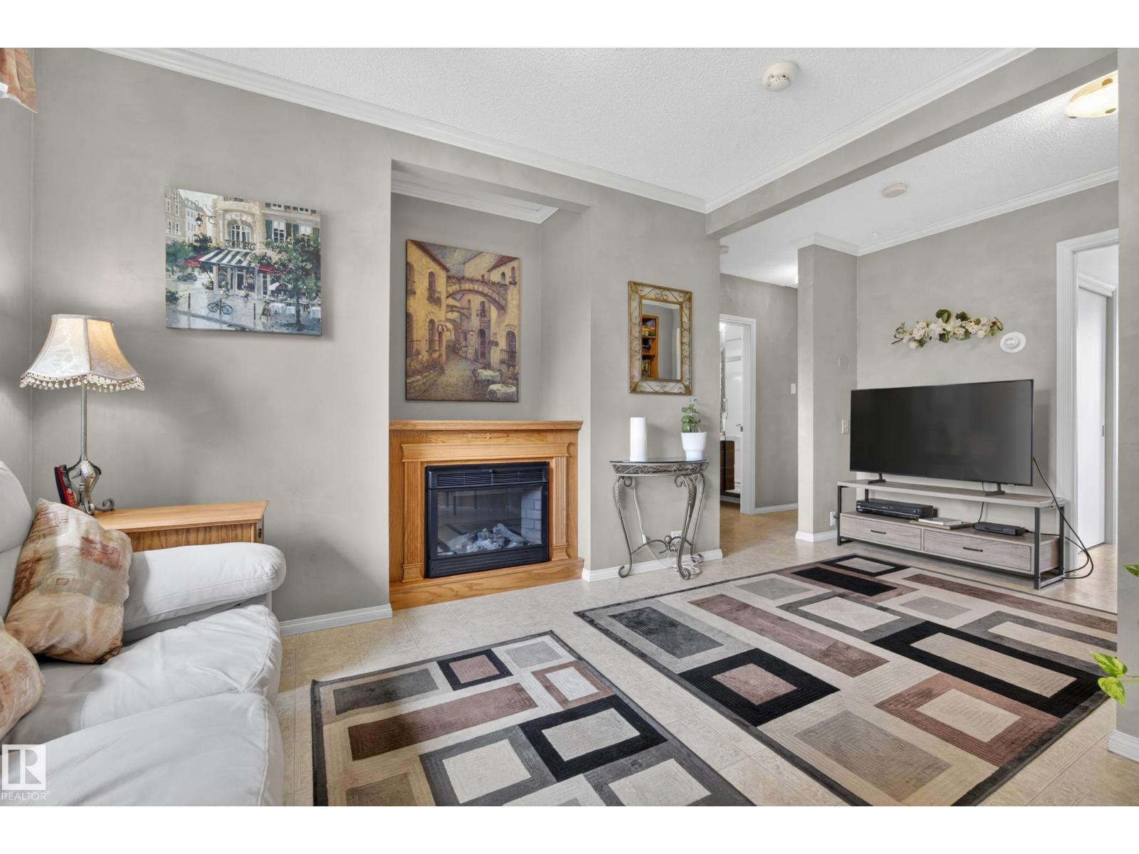7307 86 AV NW - 10