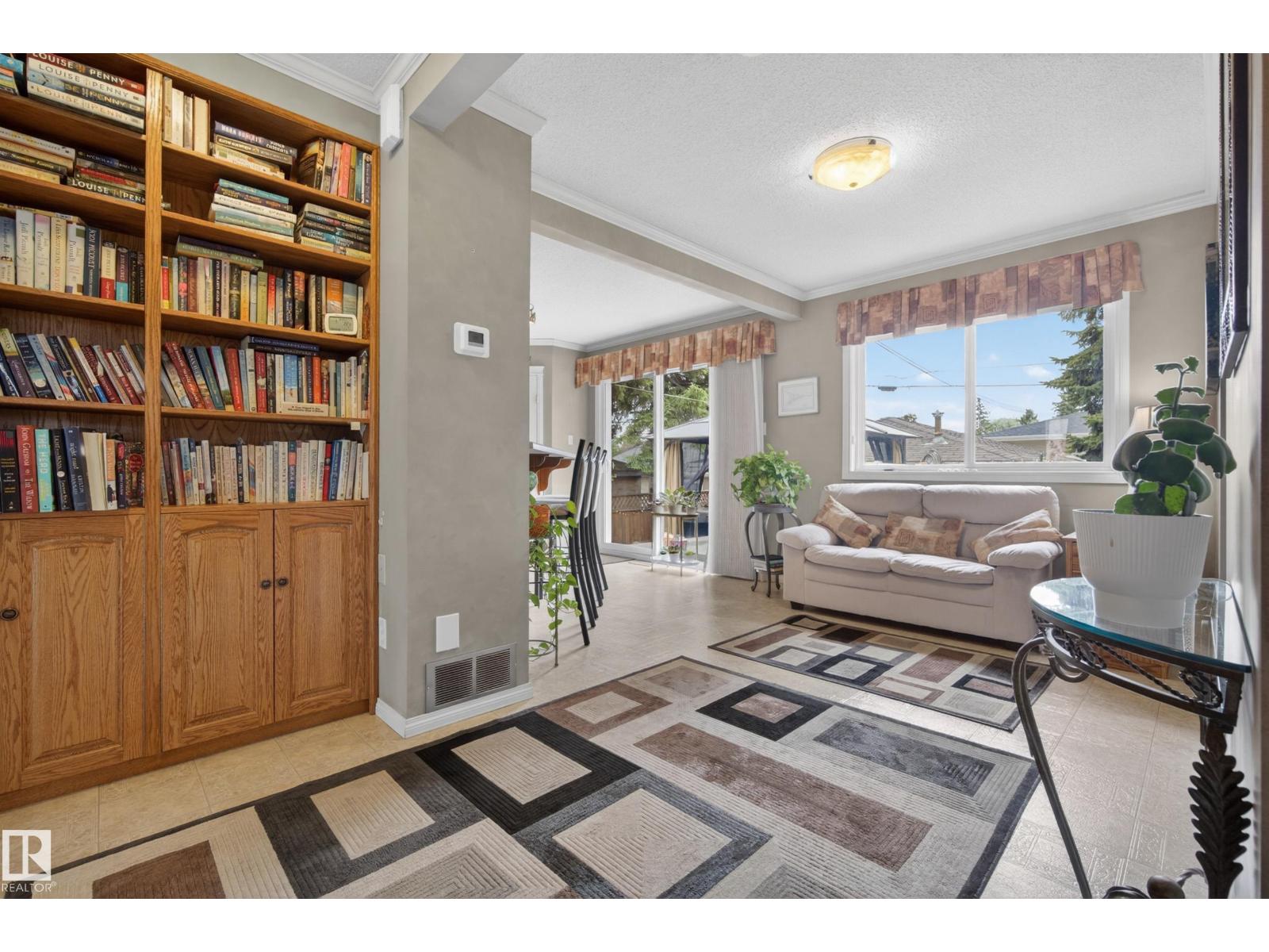 7307 86 AV NW - 11