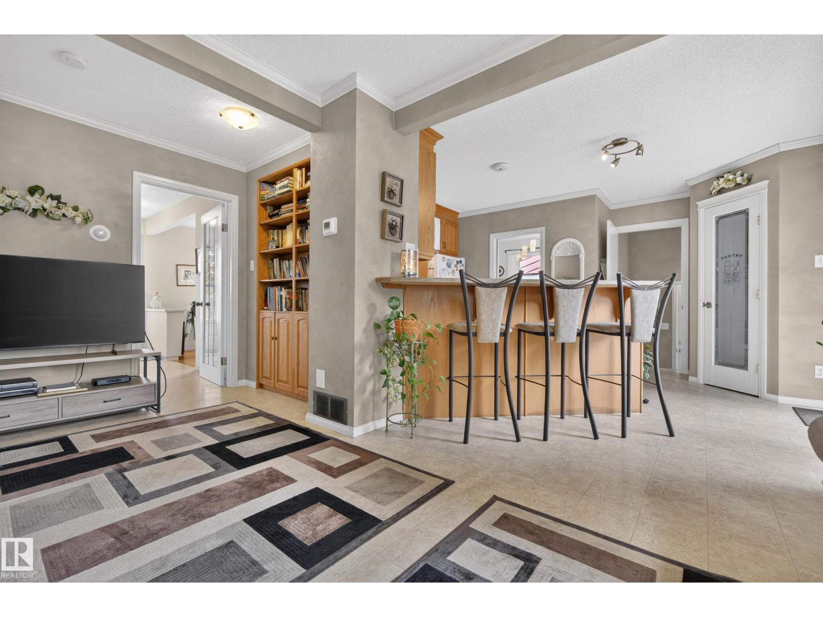 7307 86 AV NW - 12