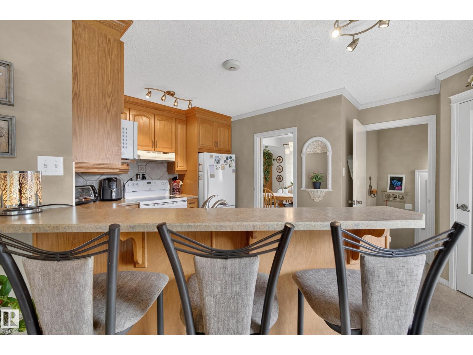 7307 86 AV NW - 13