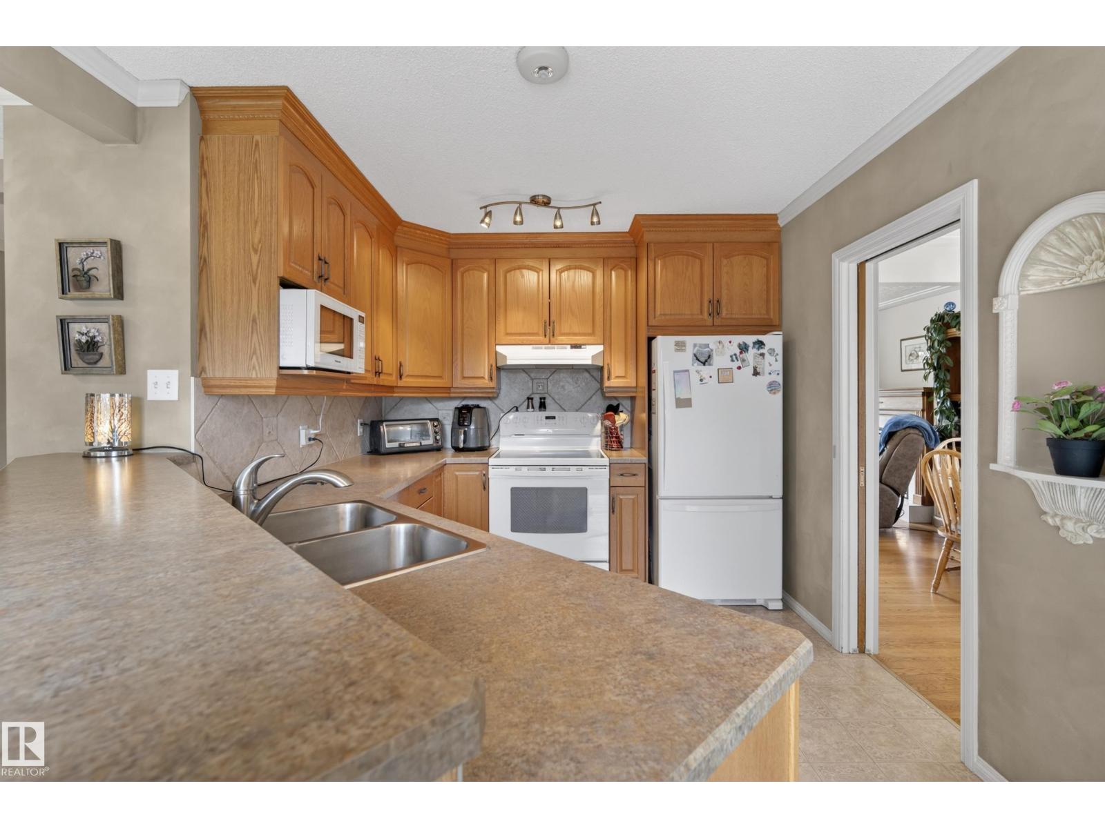 7307 86 AV NW - 14