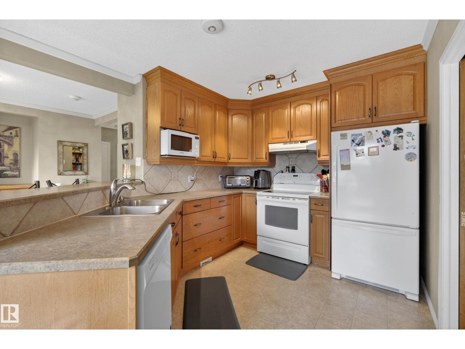 7307 86 AV NW - 15