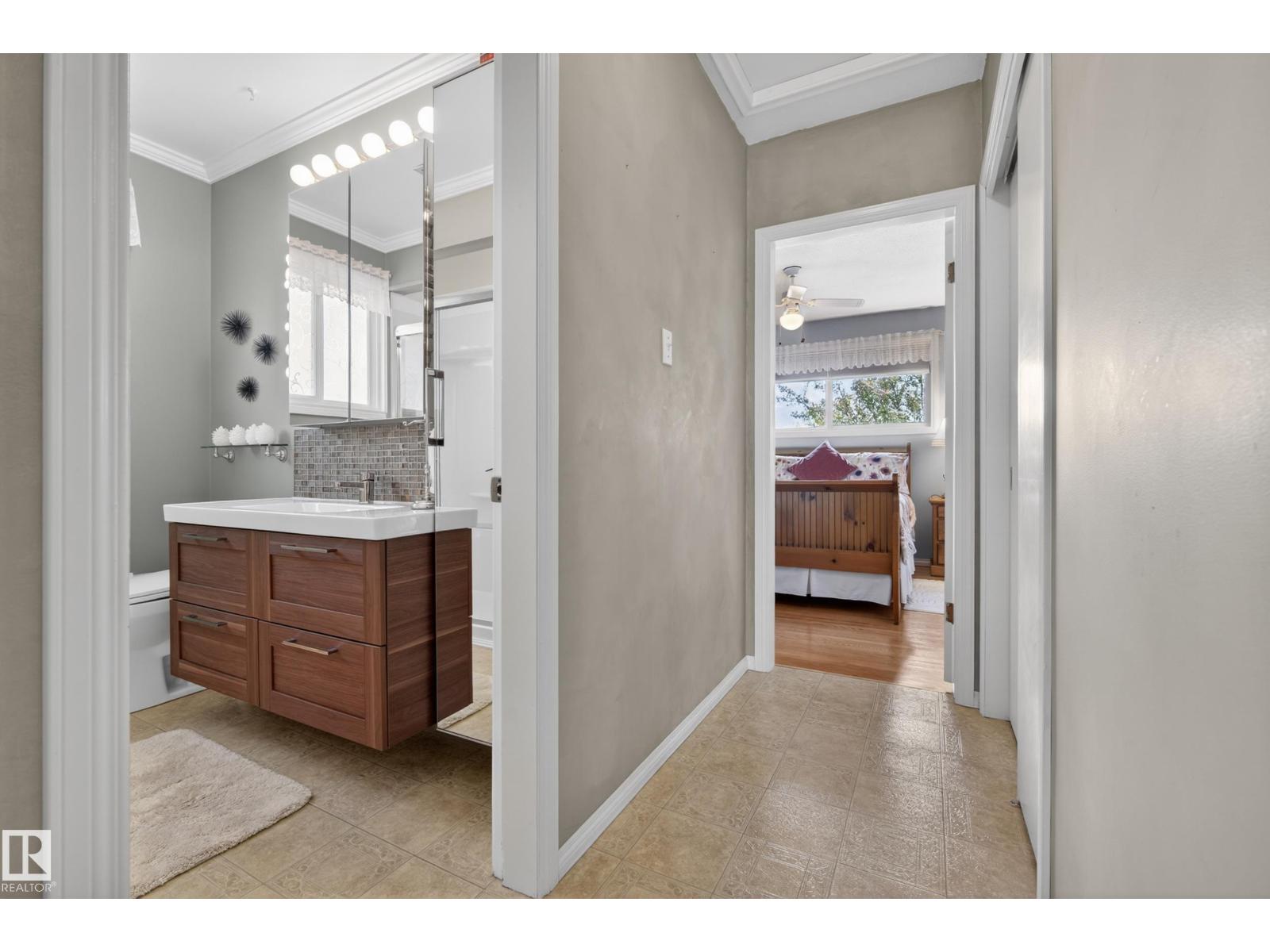 7307 86 AV NW - 16