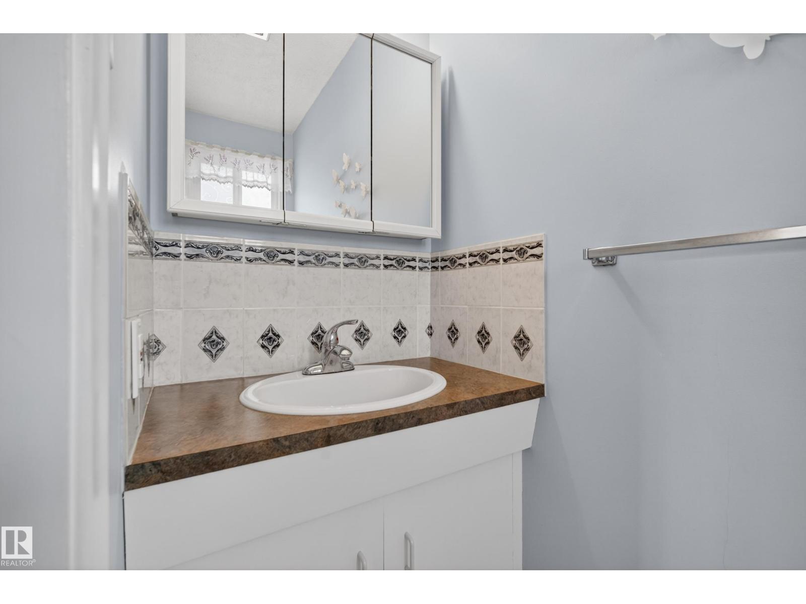 7307 86 AV NW - 19
