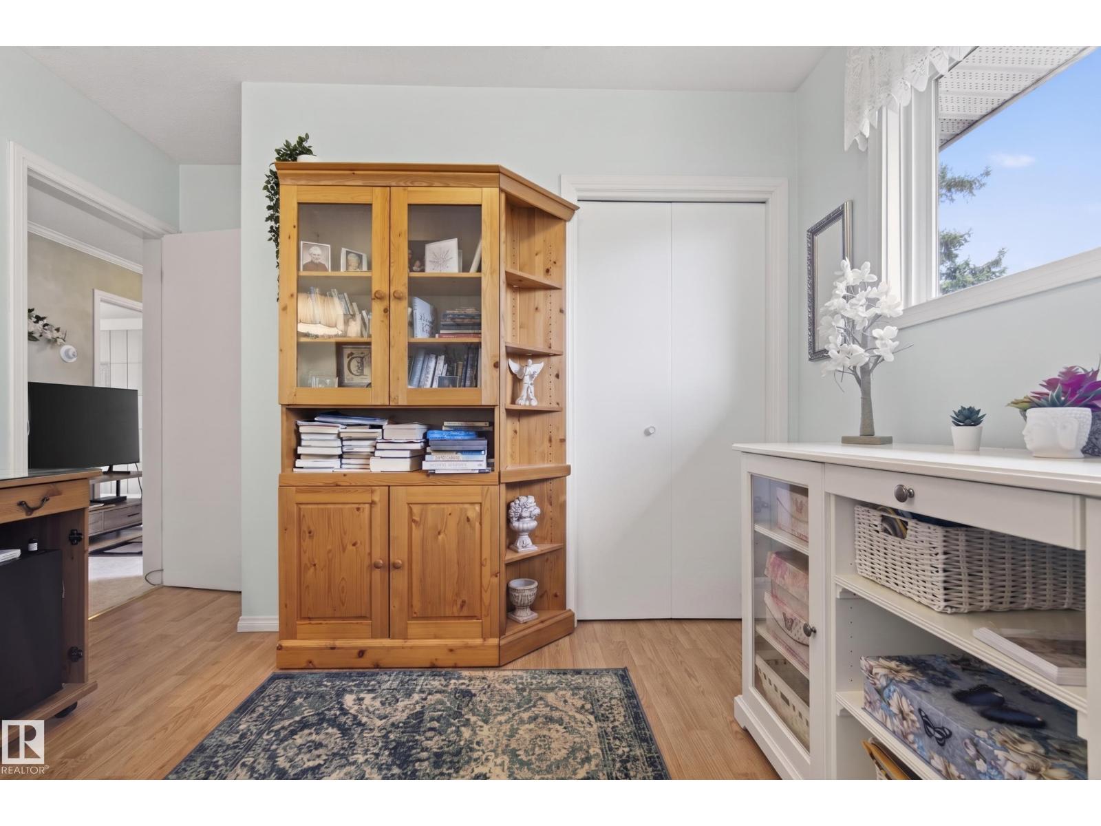 7307 86 AV NW - 23