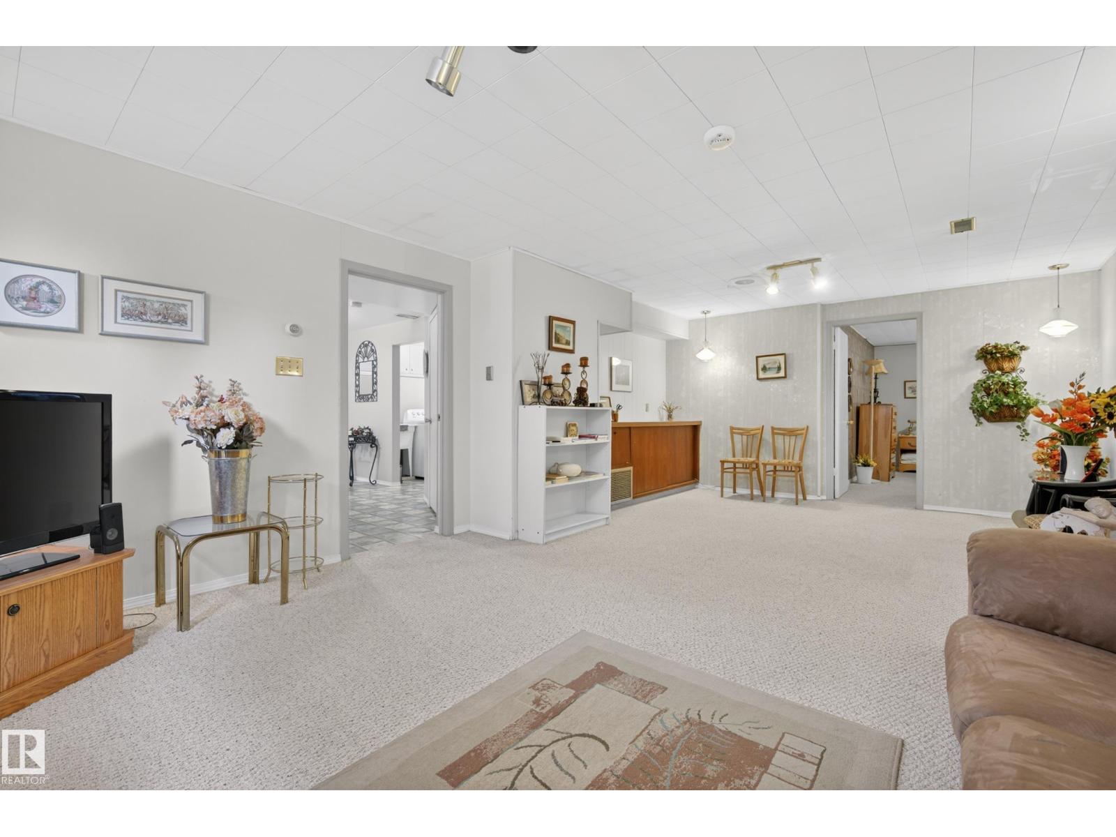 7307 86 AV NW - 25