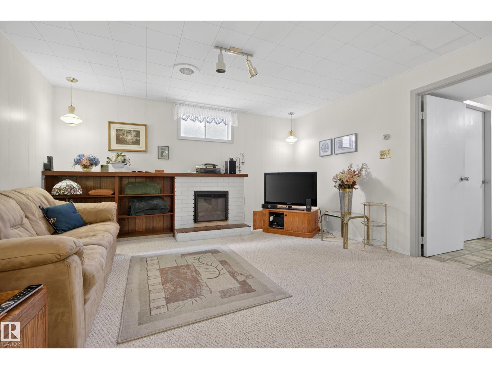 7307 86 AV NW - 27