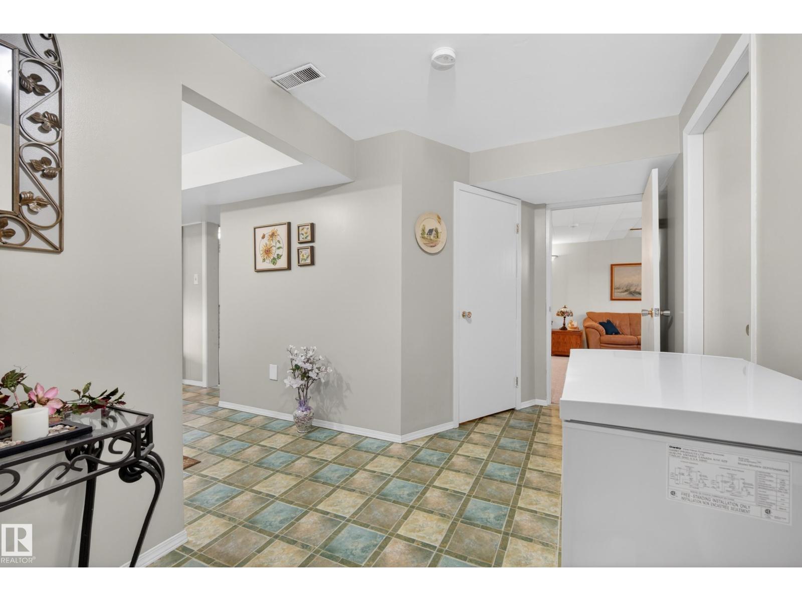 7307 86 AV NW - 32