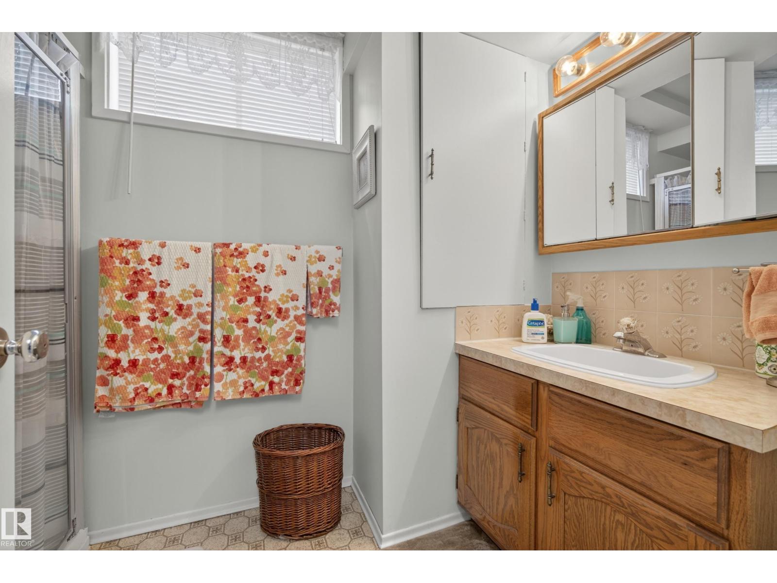 7307 86 AV NW - 37