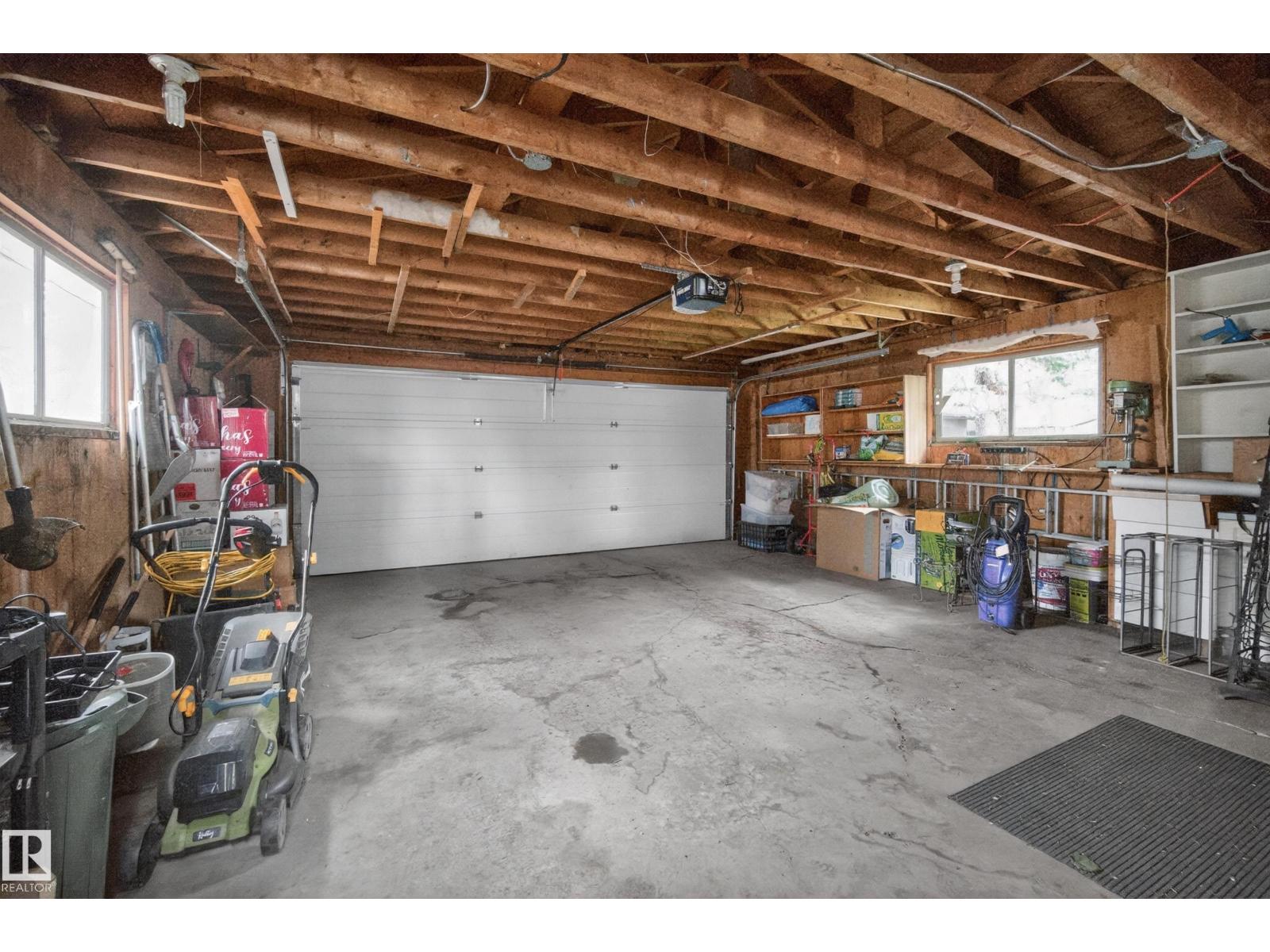 7307 86 AV NW - 40