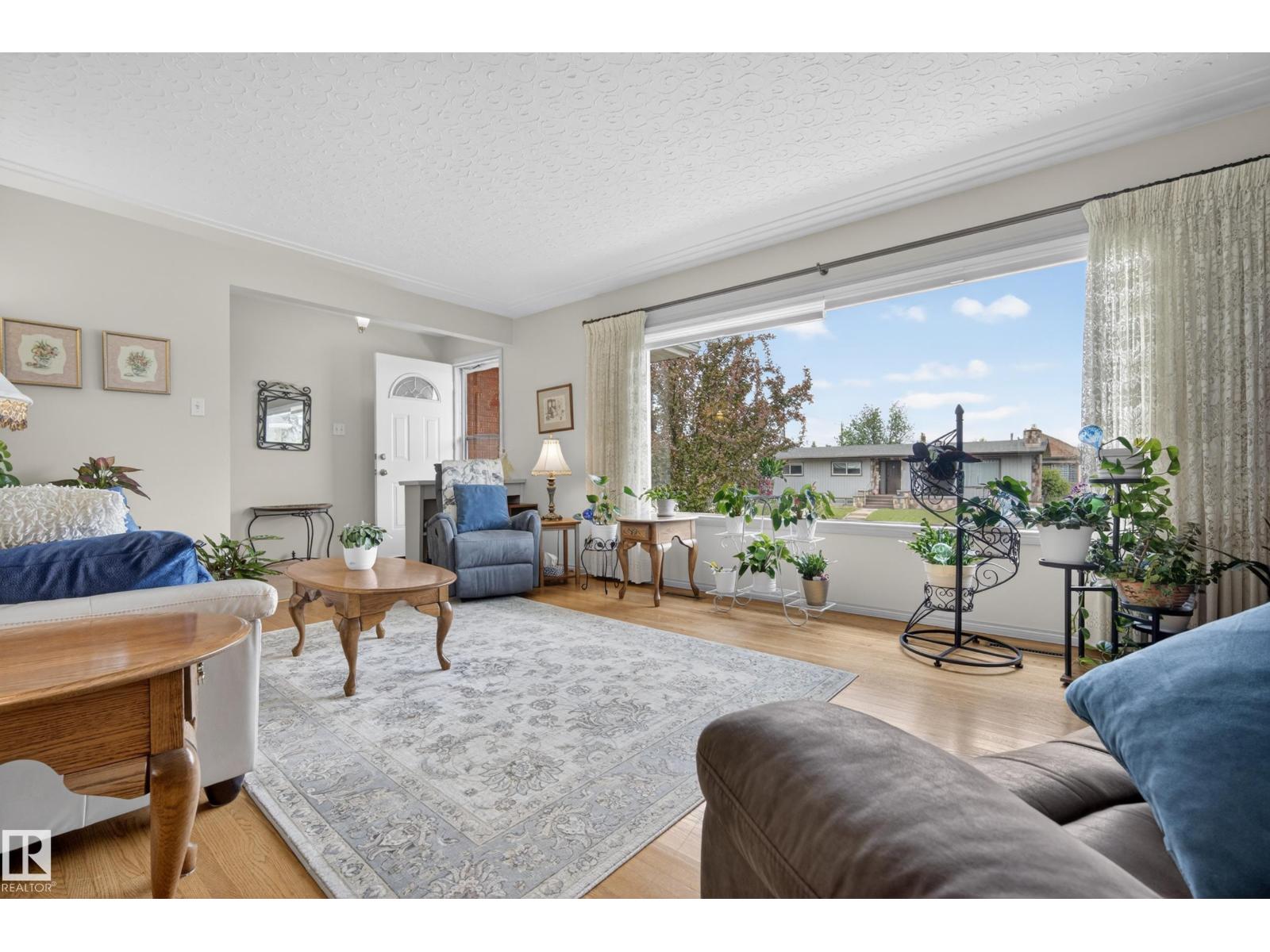 7307 86 AV NW - 6