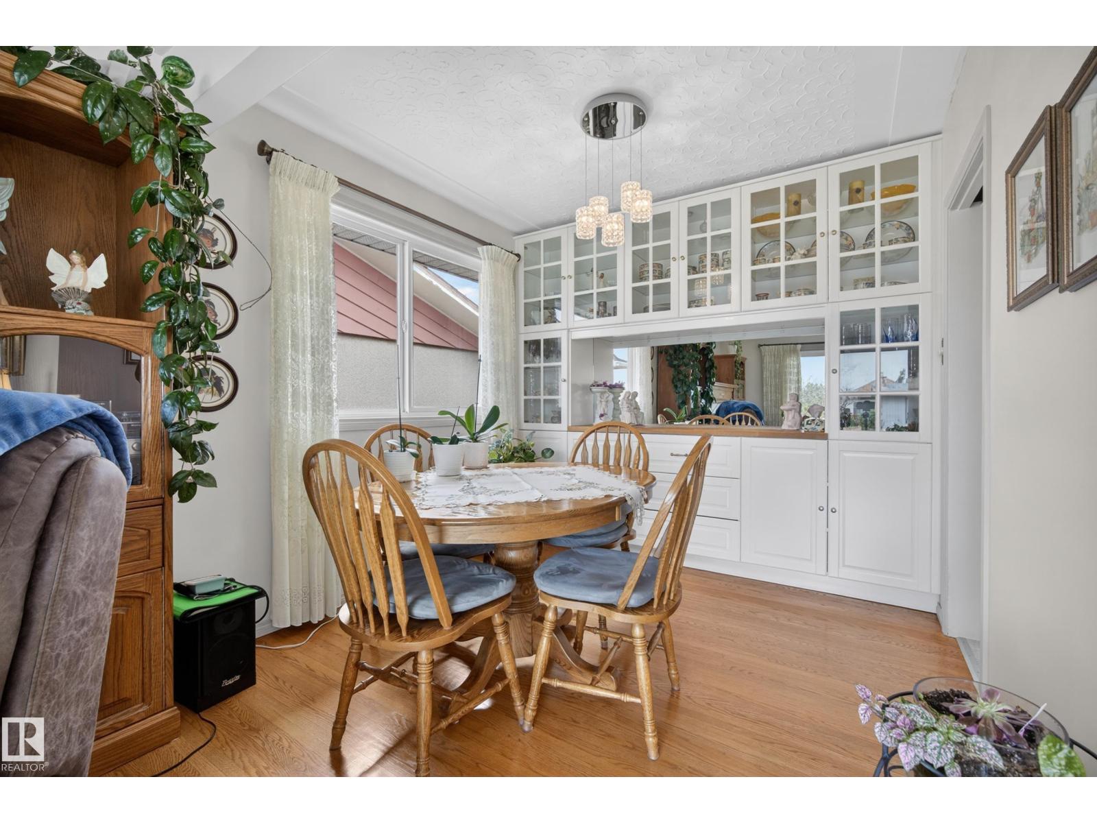 7307 86 AV NW - 8