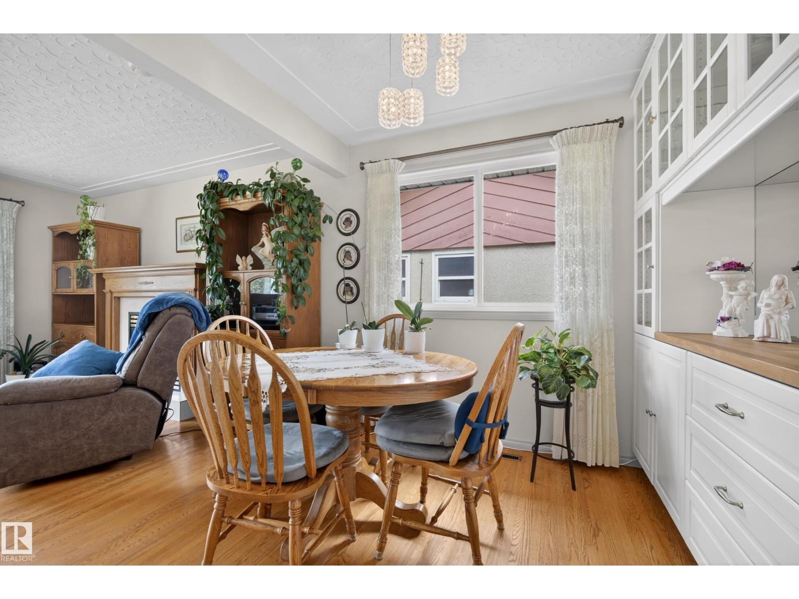 7307 86 AV NW - 9