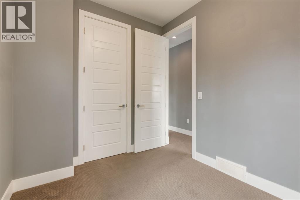 3924 18 Street SW - 24