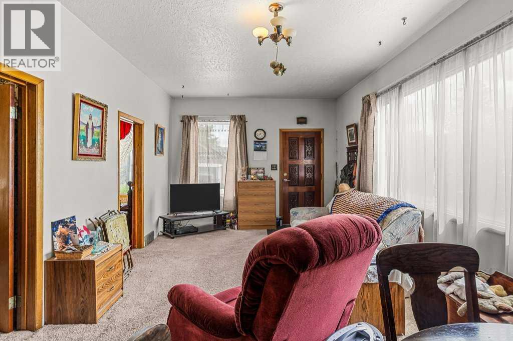 Spacious Open Livingroom