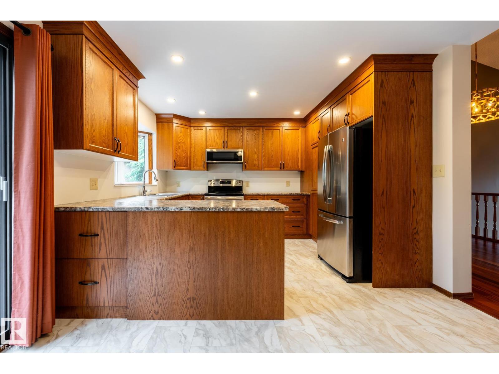 2609 49 ST NW - 10
