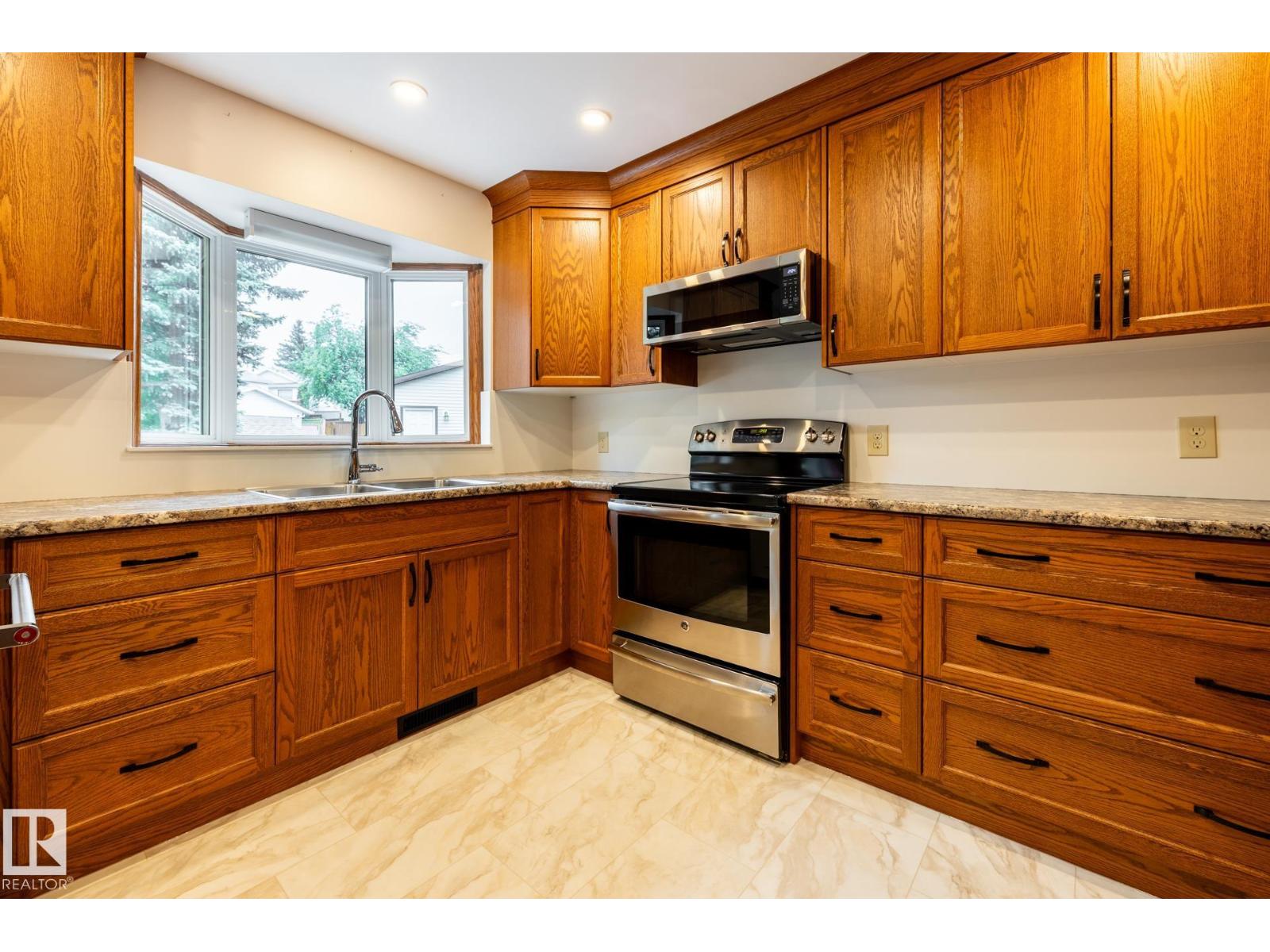 2609 49 ST NW - 9