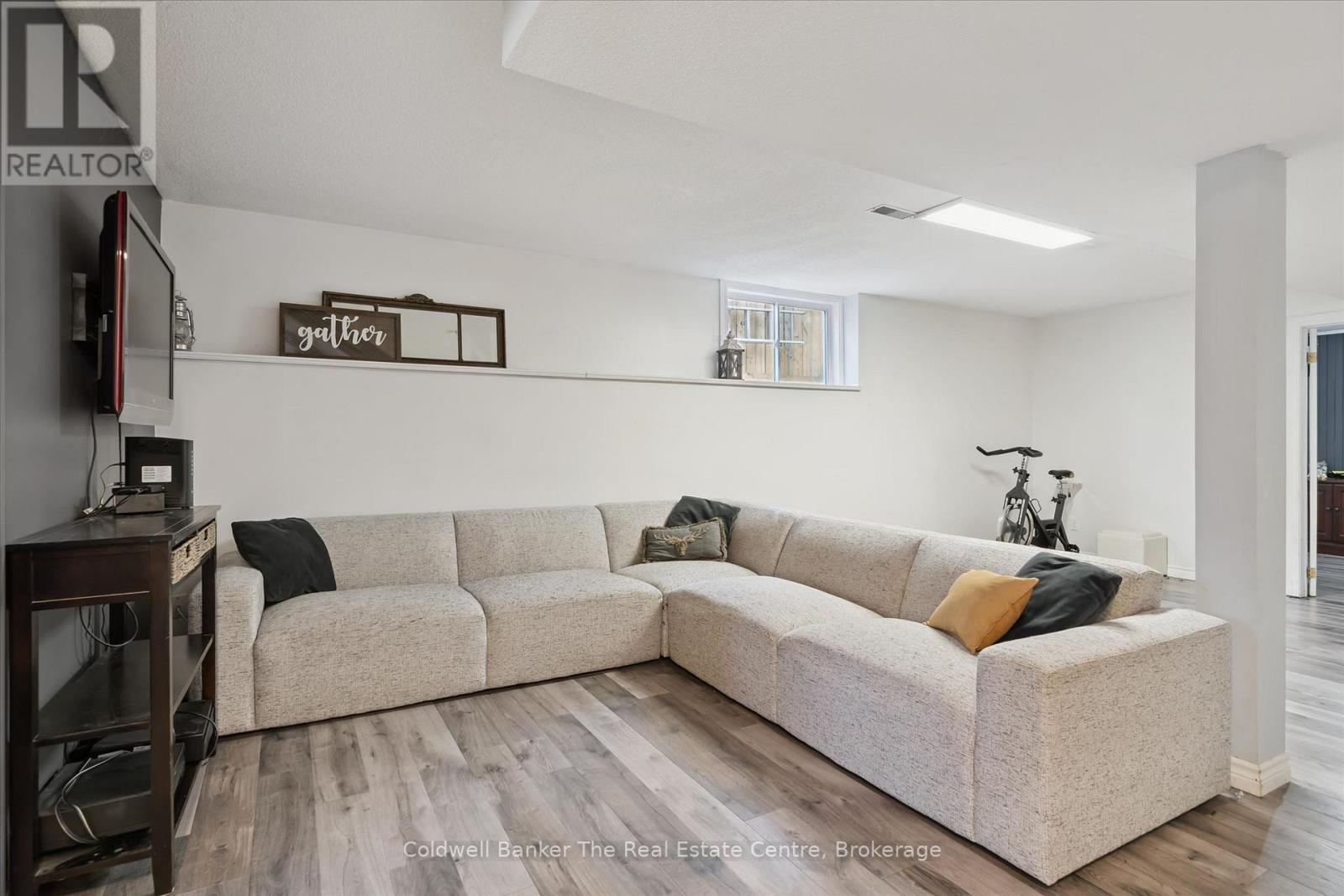 25 LANKIN AVENUE - 27