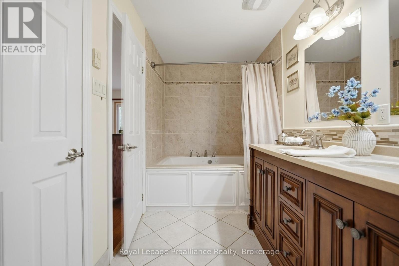 51 SELENA AVENUE - 21