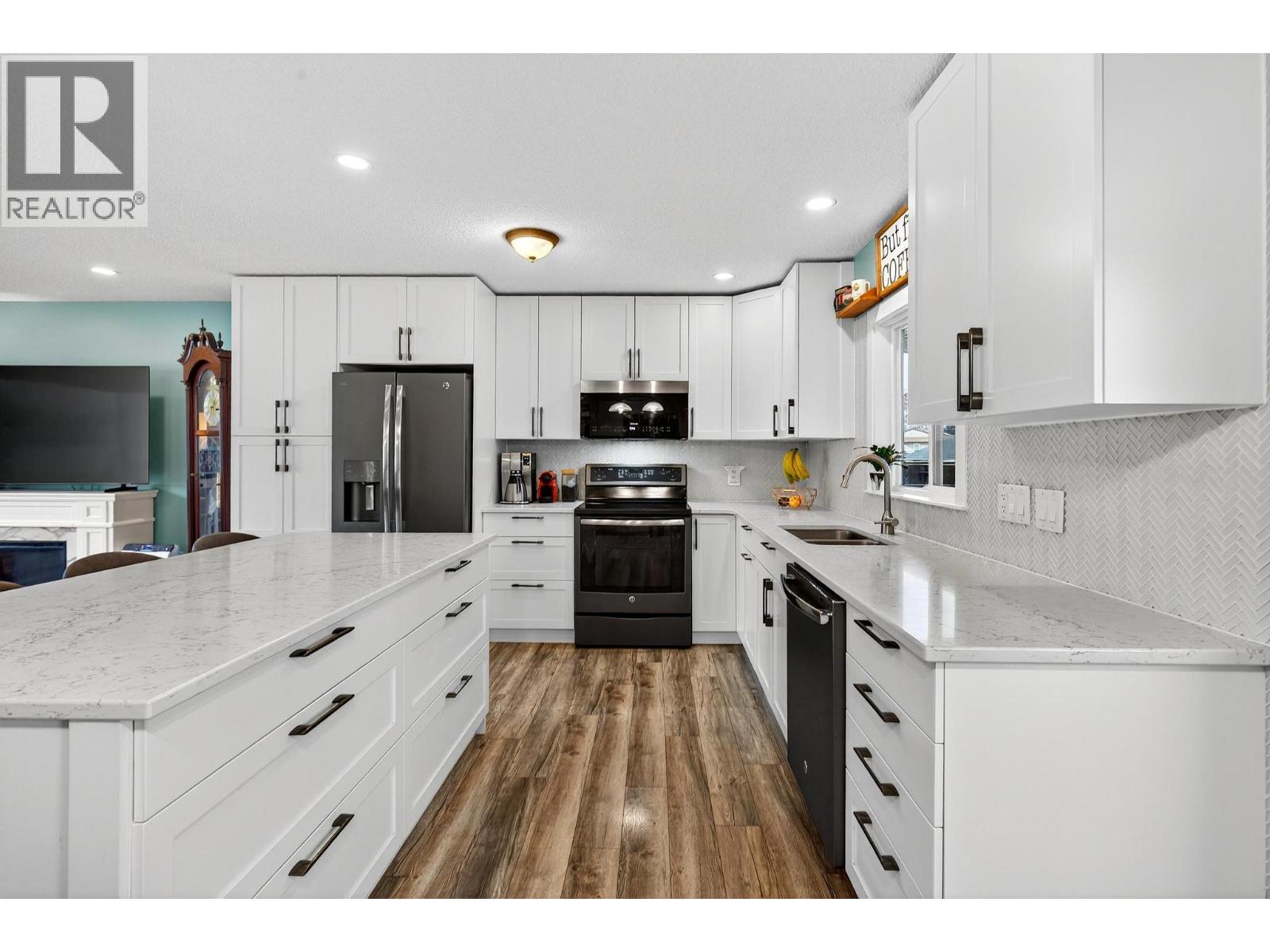 300 Langford Road - 8