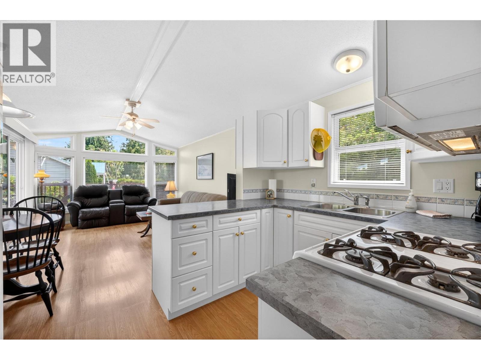 34 9032 Swanson Road, Swansea Point