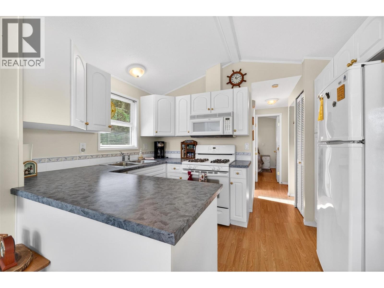 34 9032 Swanson Road, Swansea Point