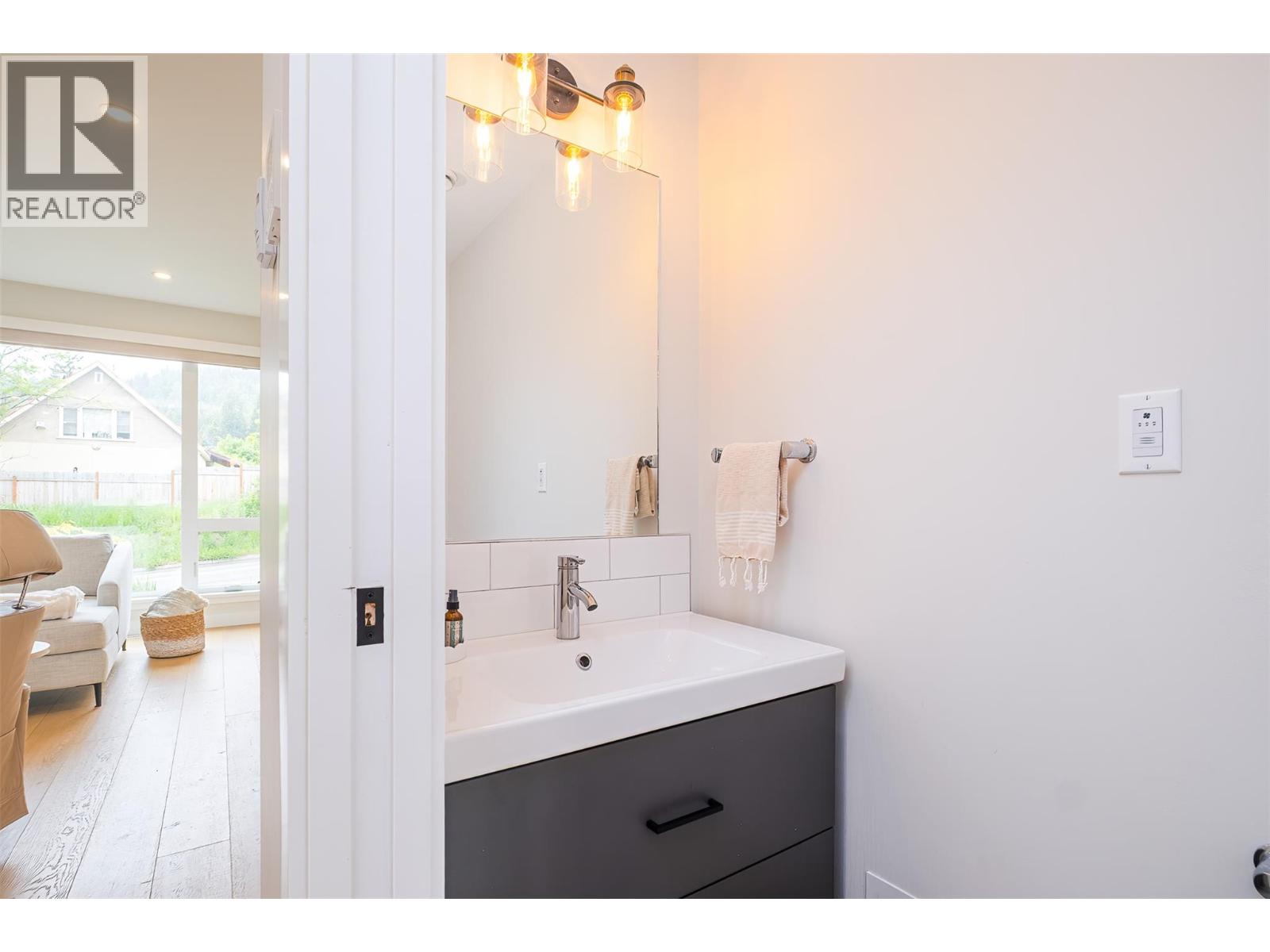 2452 WASHINGTON Street Unit# 4, Rossland