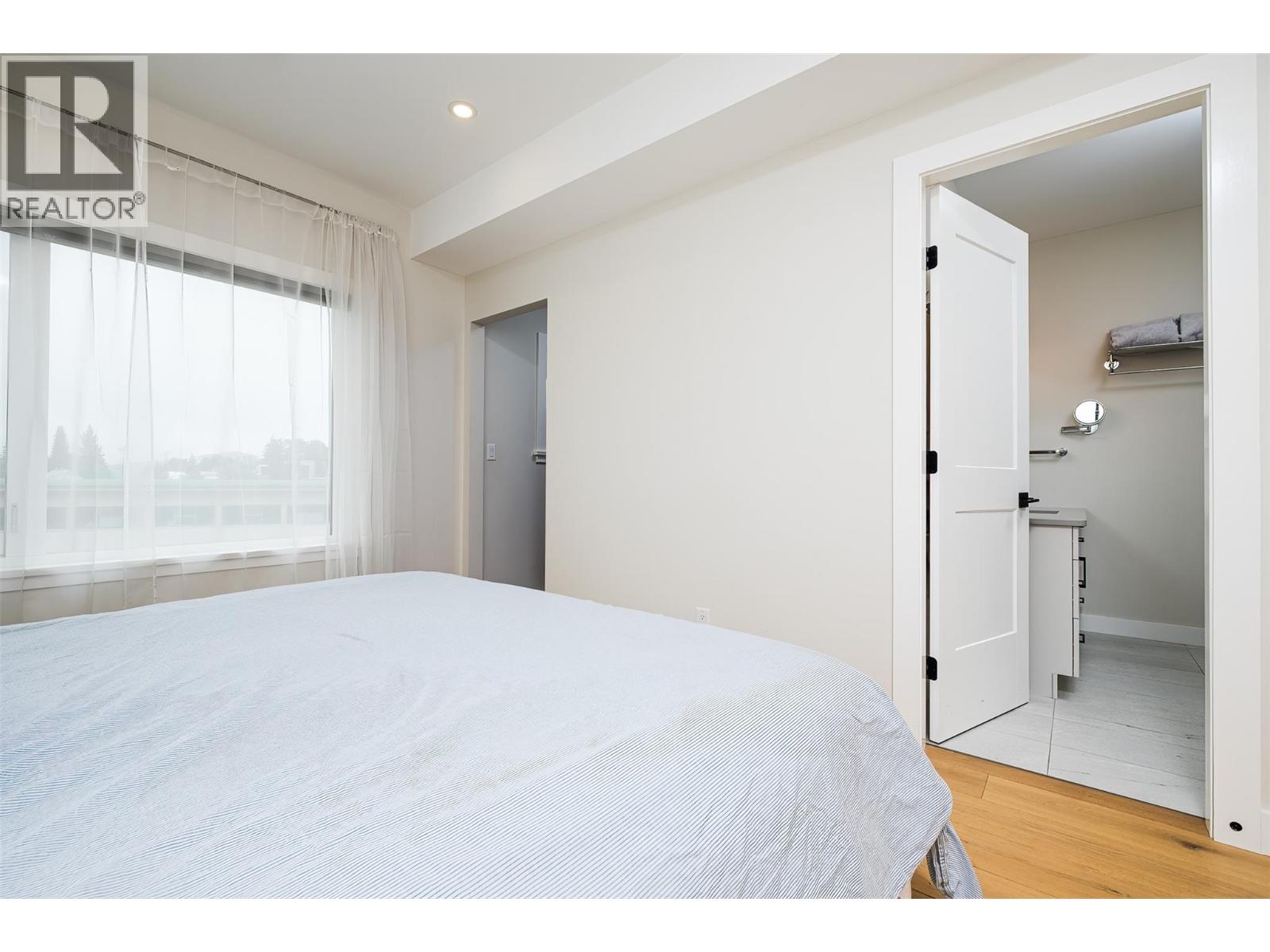 2452 WASHINGTON Street Unit# 4, Rossland