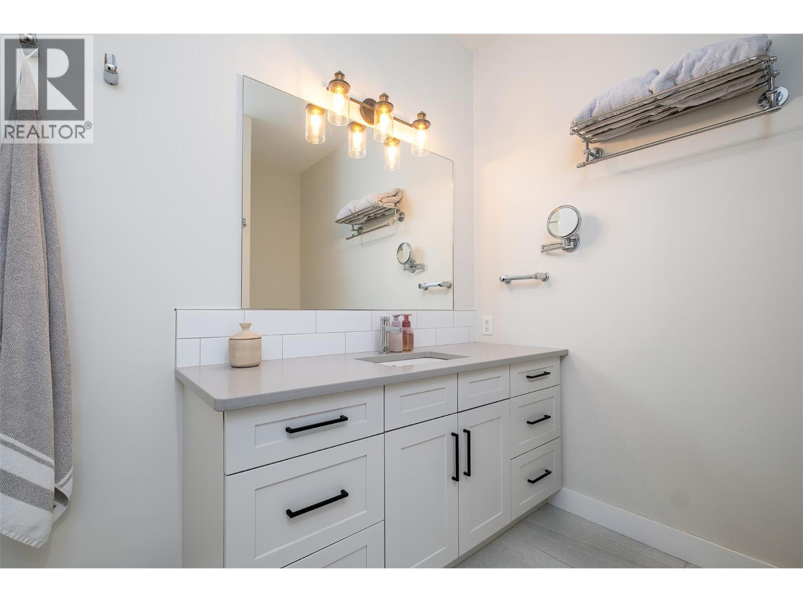 #4 2452 WASHINGTON Street - 23