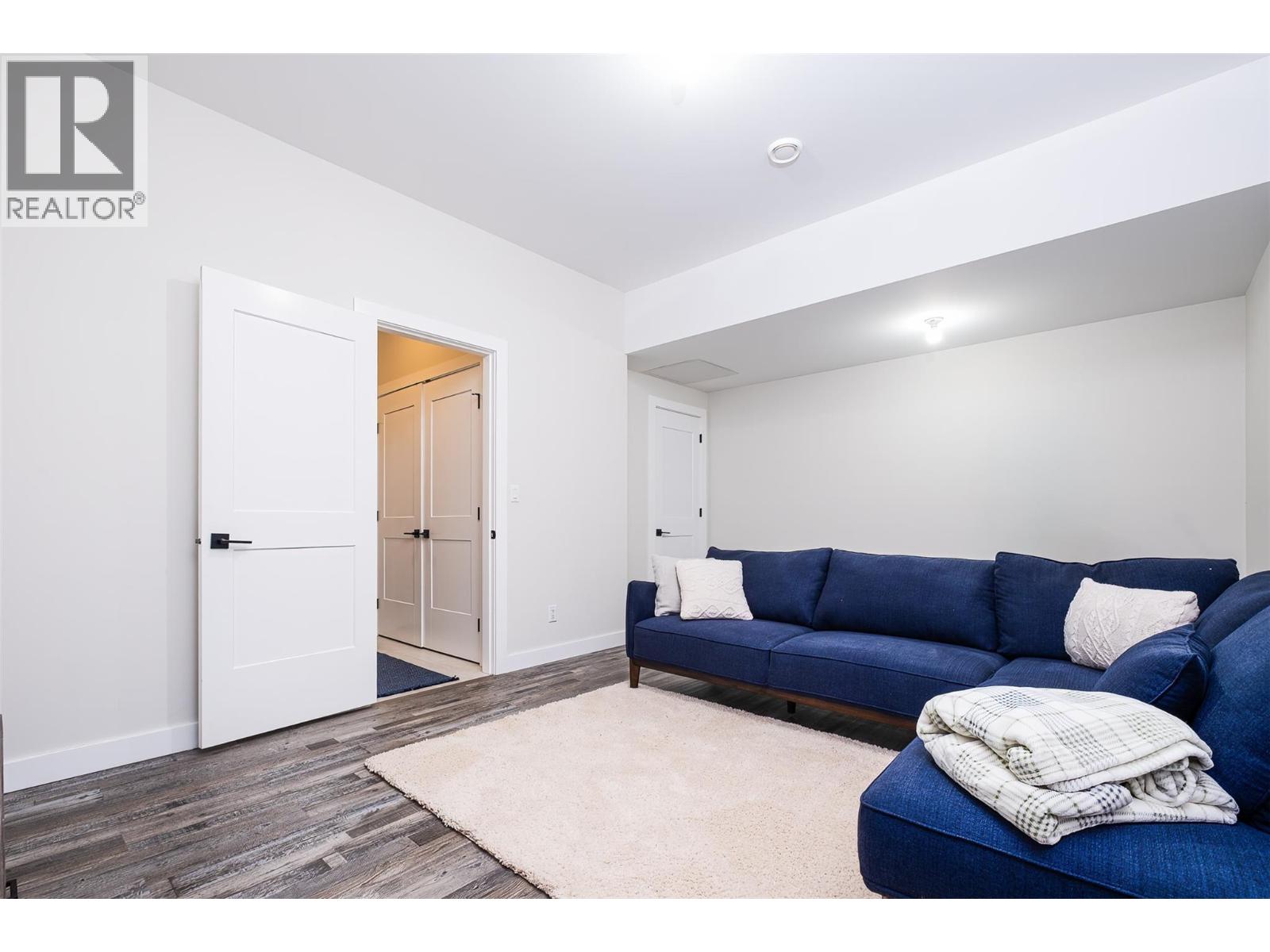 #4 2452 WASHINGTON Street - 33
