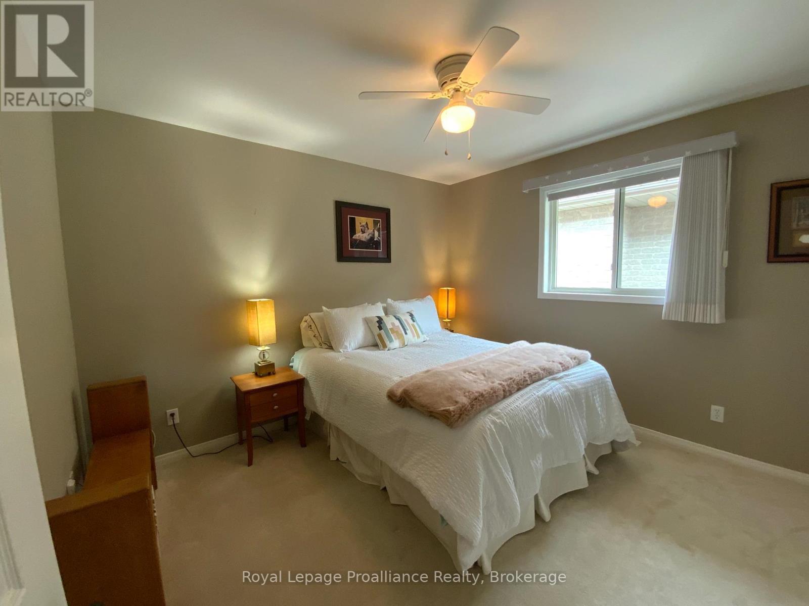 31 HEMLOCK CRESCENT - 10
