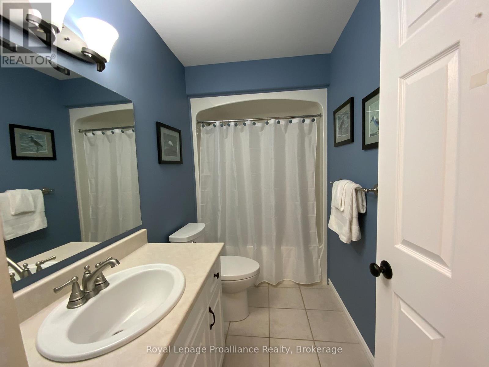 31 HEMLOCK CRESCENT - 11
