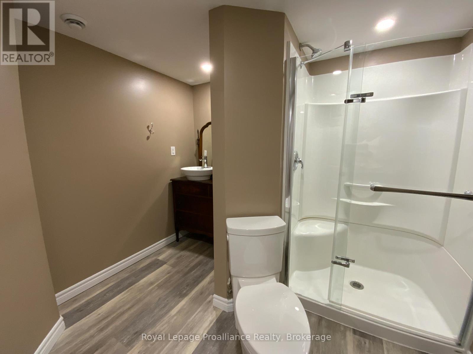 31 HEMLOCK CRESCENT - 19