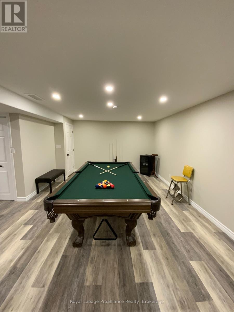 31 HEMLOCK CRESCENT - 20