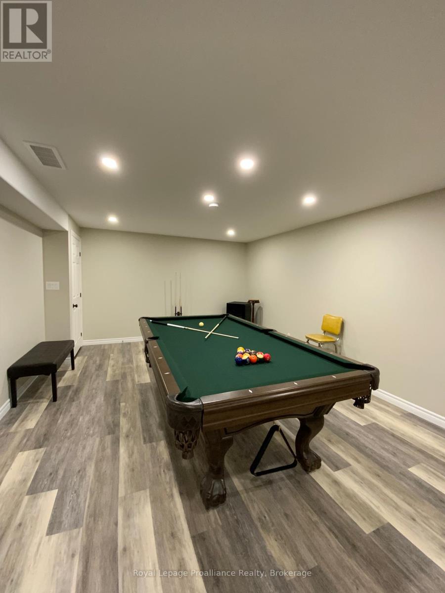 31 HEMLOCK CRESCENT - 21