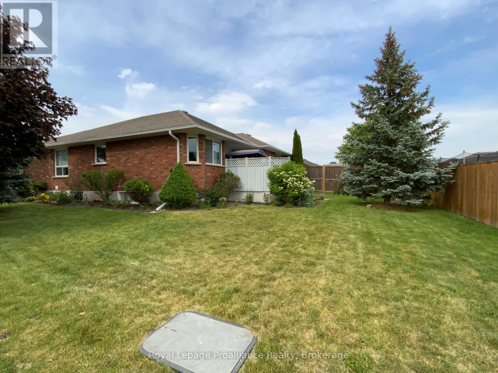 31 HEMLOCK CRESCENT - 23