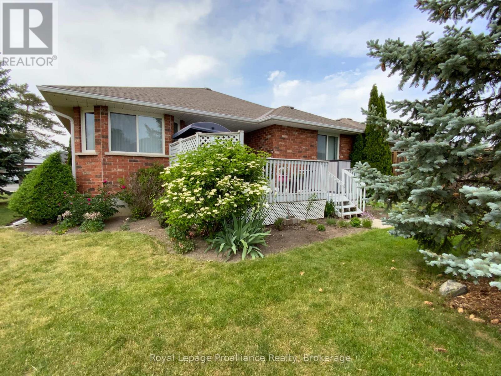 31 HEMLOCK CRESCENT - 24