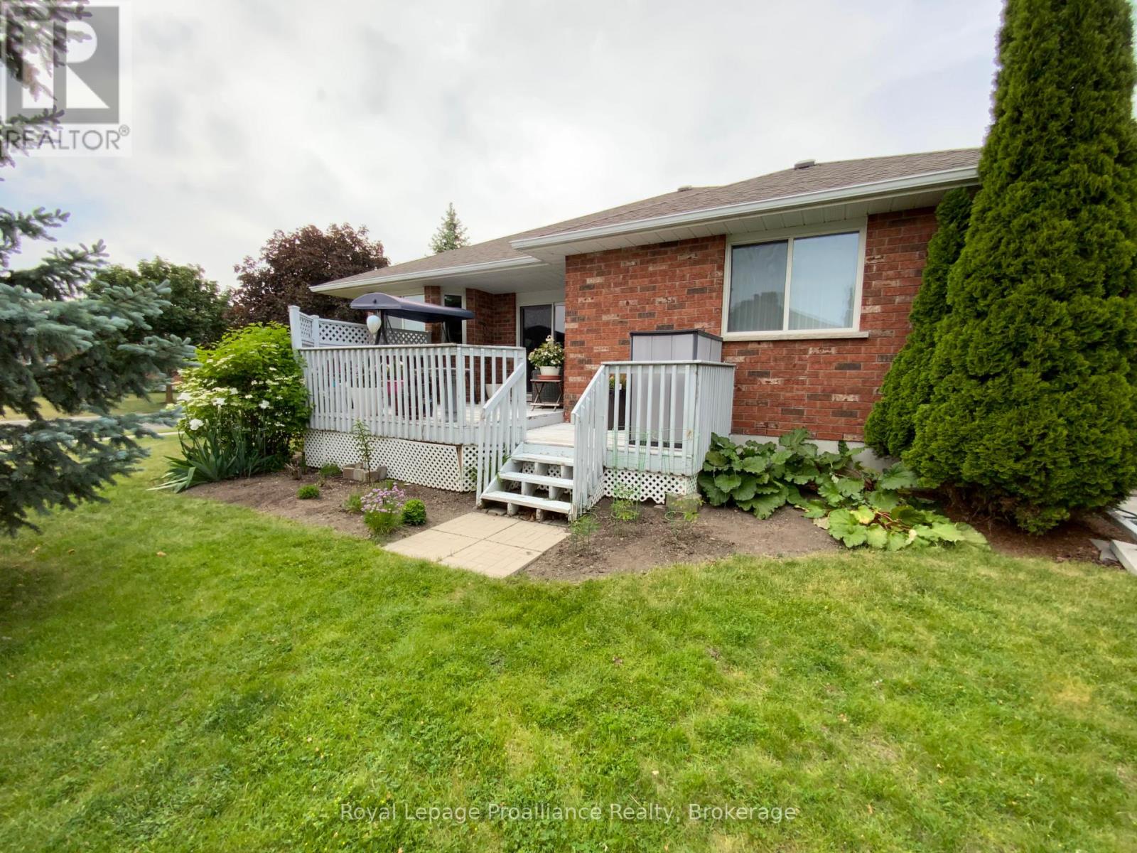 31 HEMLOCK CRESCENT - 25