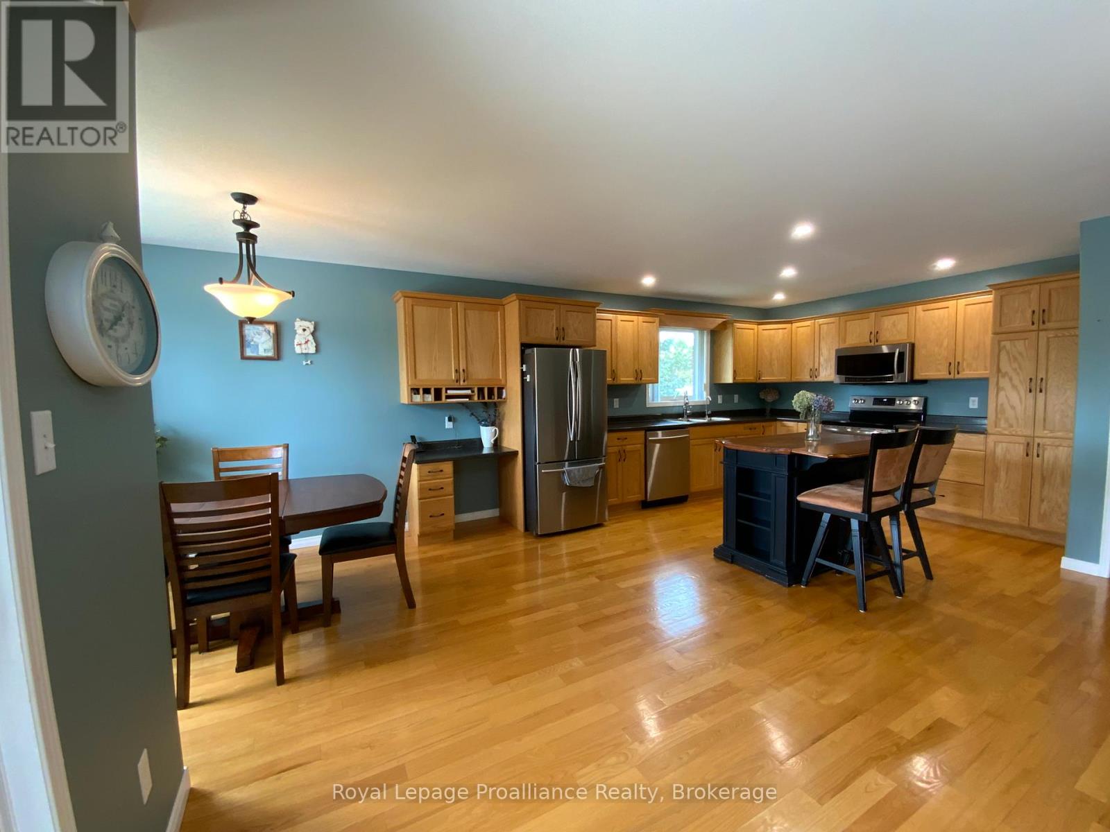 31 HEMLOCK CRESCENT - 9