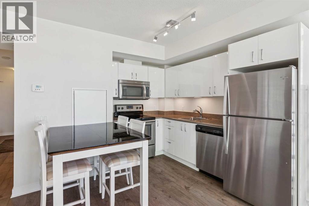 #1007 10 Brentwood Common NW - 8