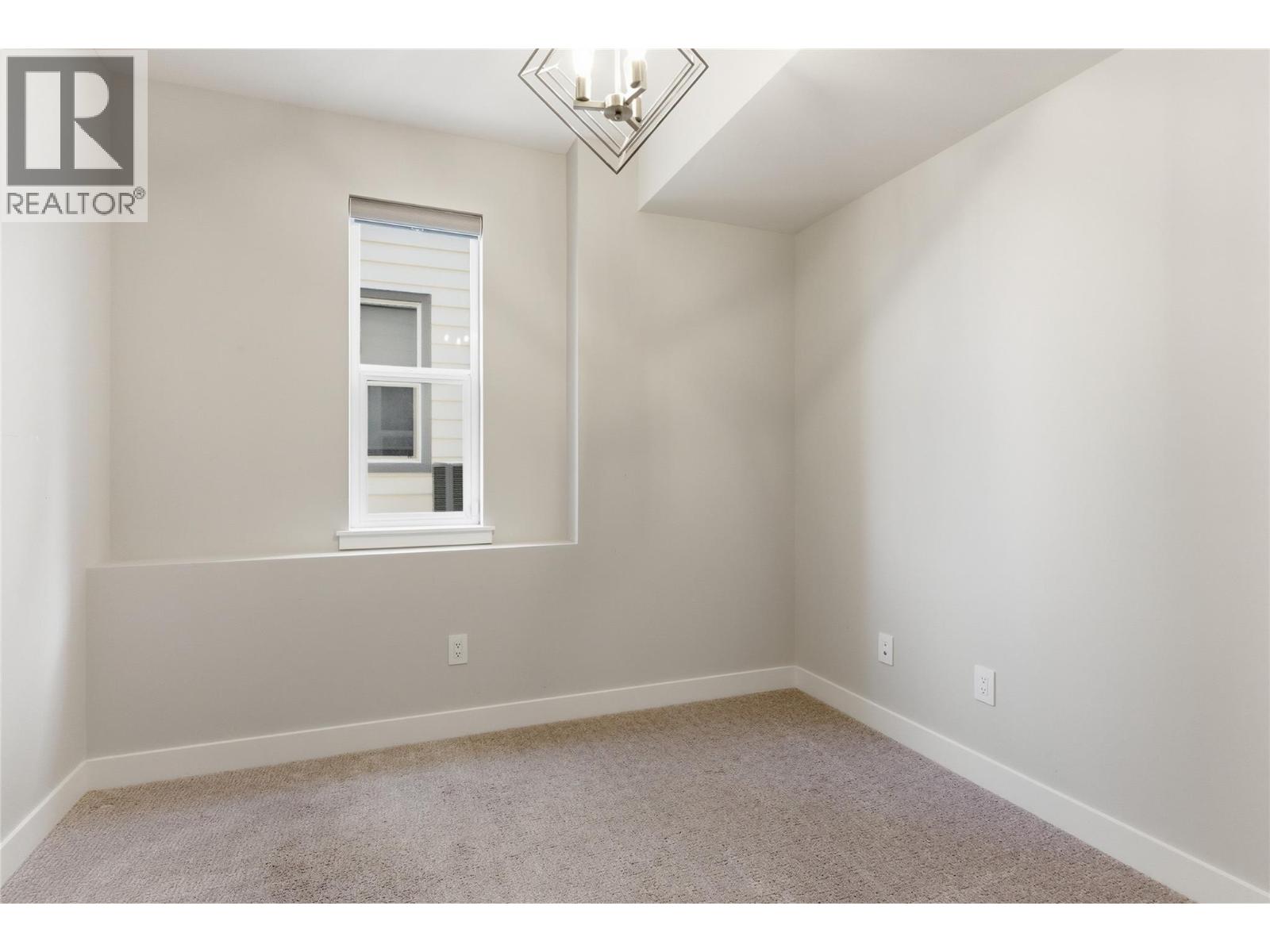 #105 2045 STAGECOACH Drive - 18