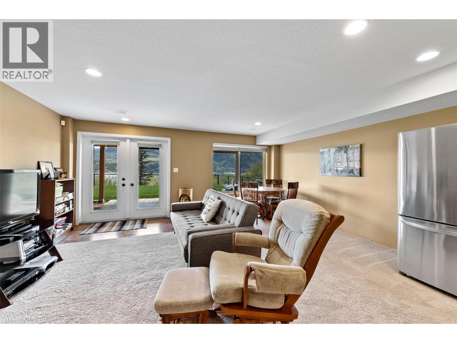 #184 2633 Squilax Anglemont Road - 20
