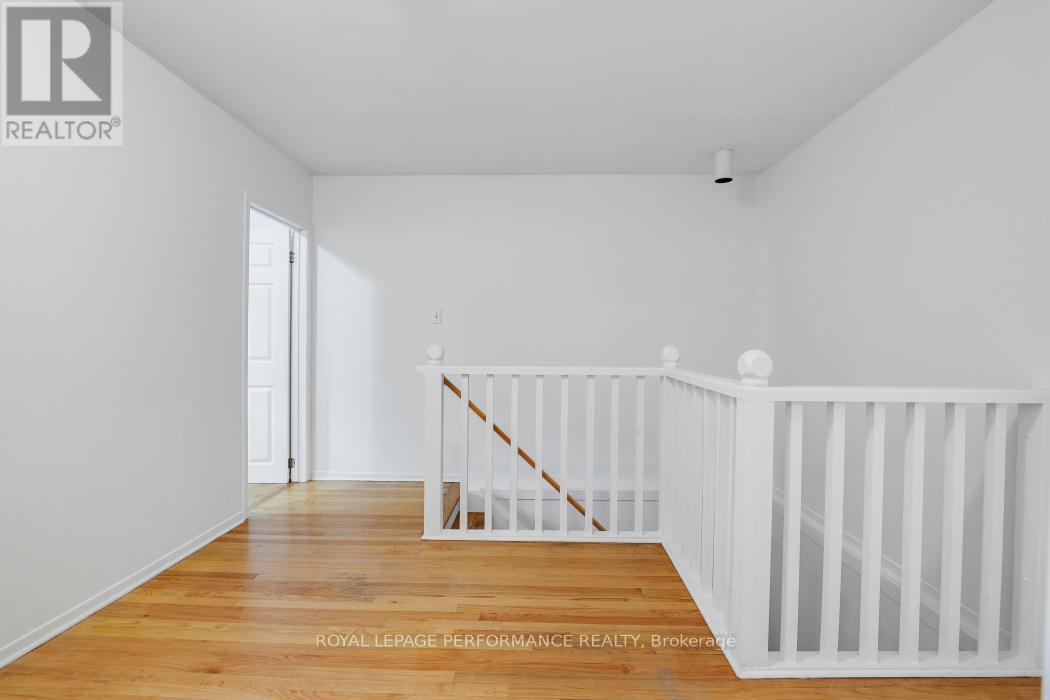 152 IVY CRESCENT - 22