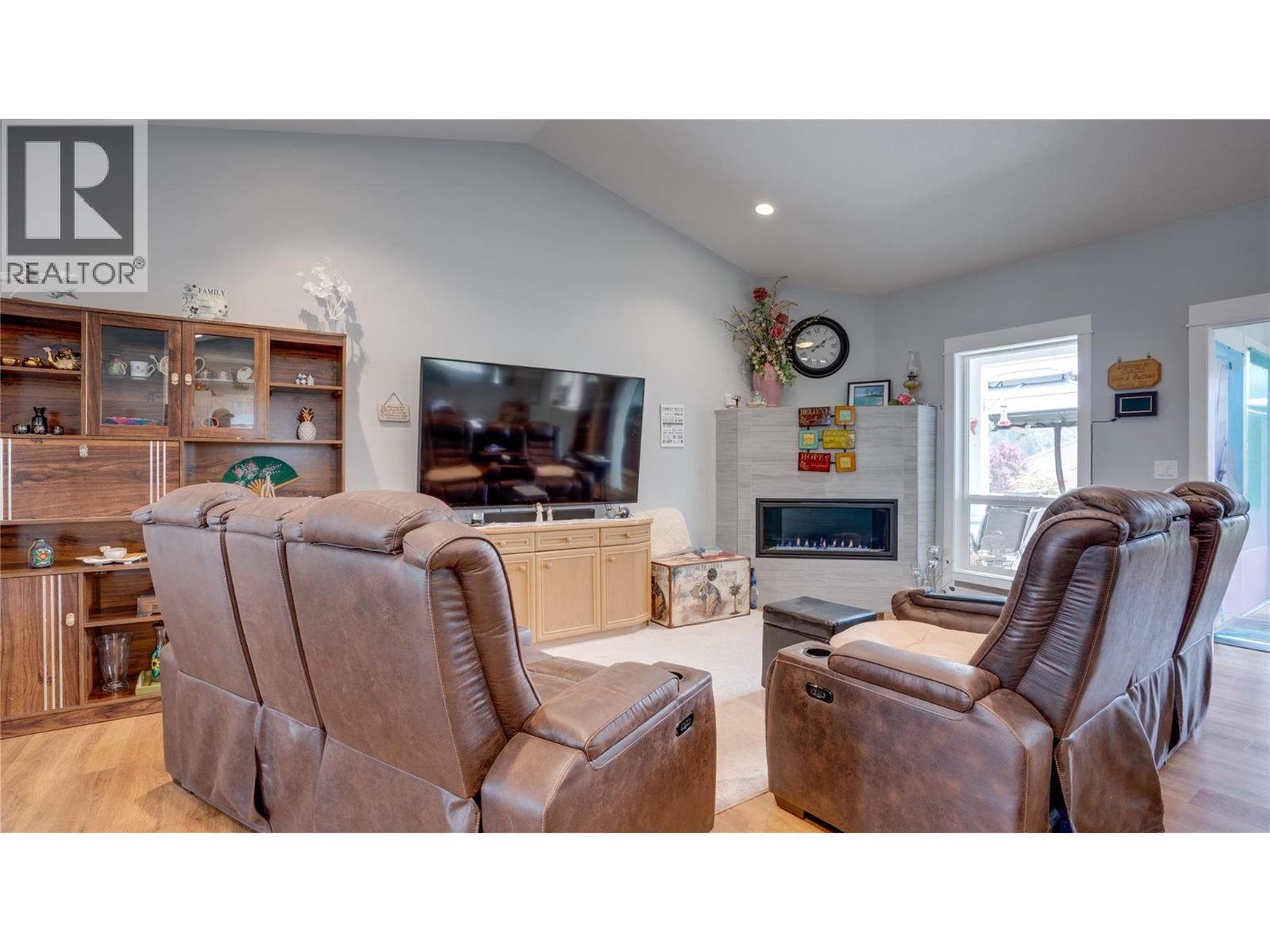 903 9 Avenue, Vernon