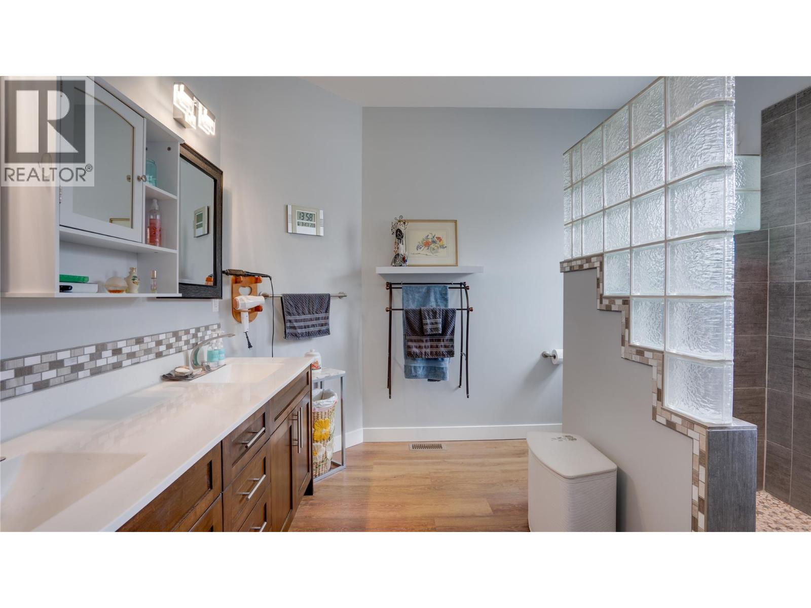 903 9 Avenue, Vernon